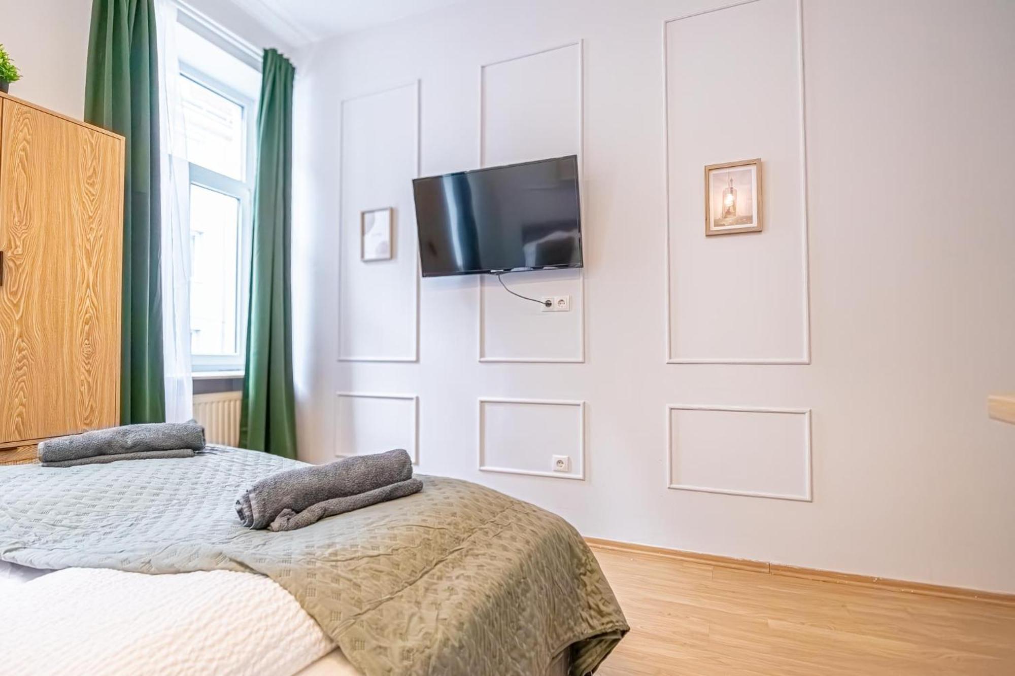 Spacious Shared Schoenbrunn * Viena